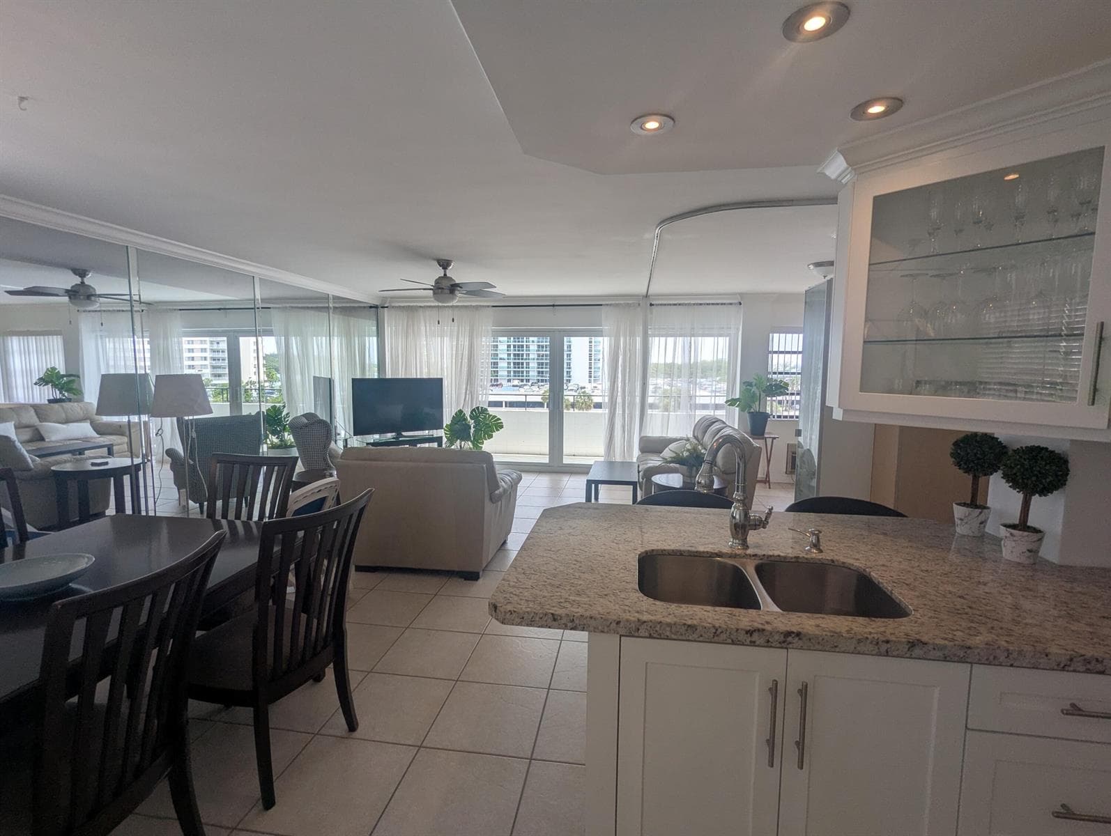 220 KINGS POINT Drive 501 photo 8