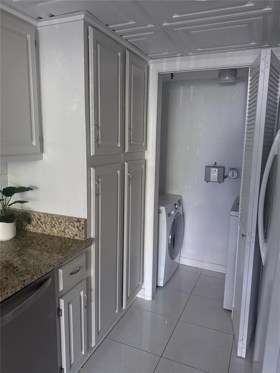 859 JEFFERY Street 1040 photo 6