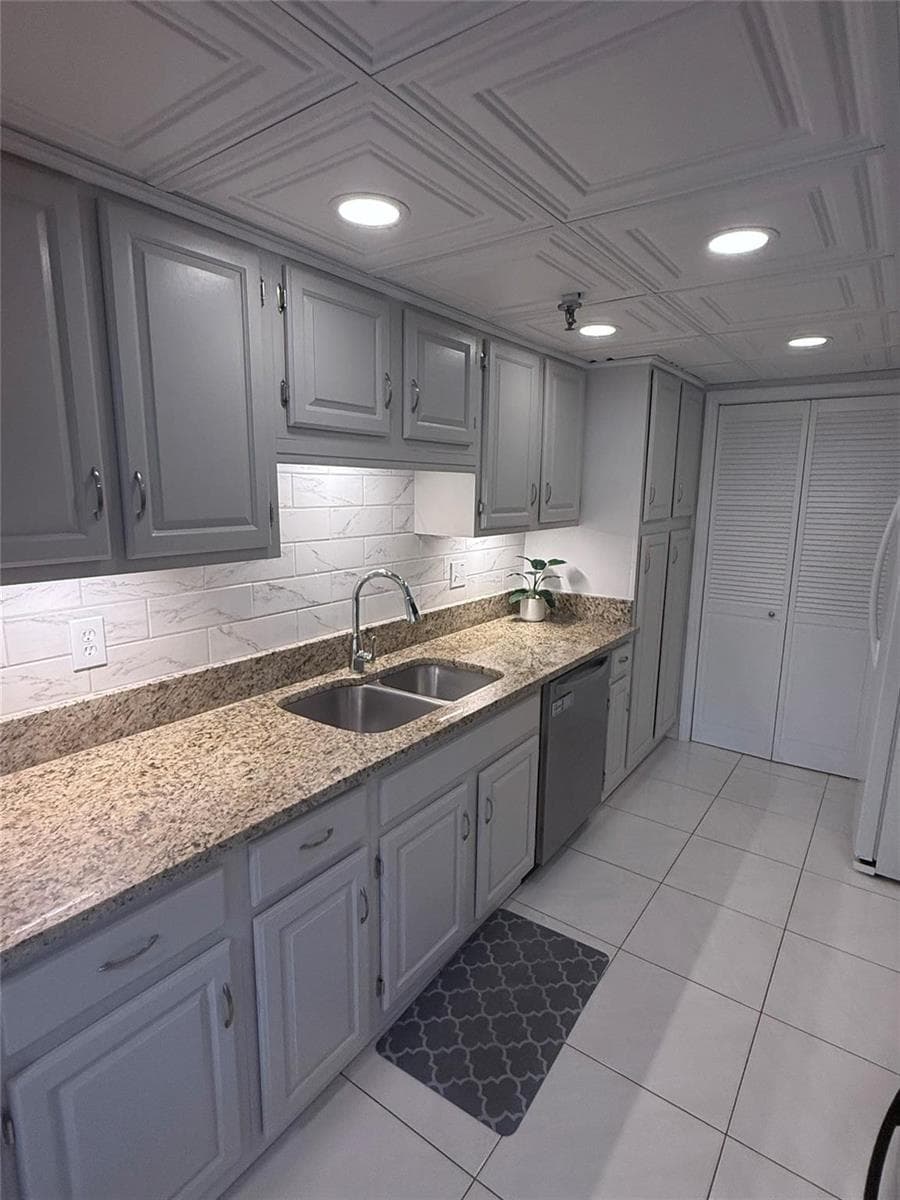 859 JEFFERY Street 1040 photo 3