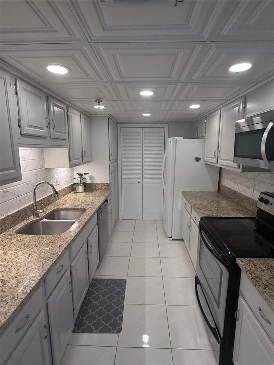 859 JEFFERY Street 1040 photo 1