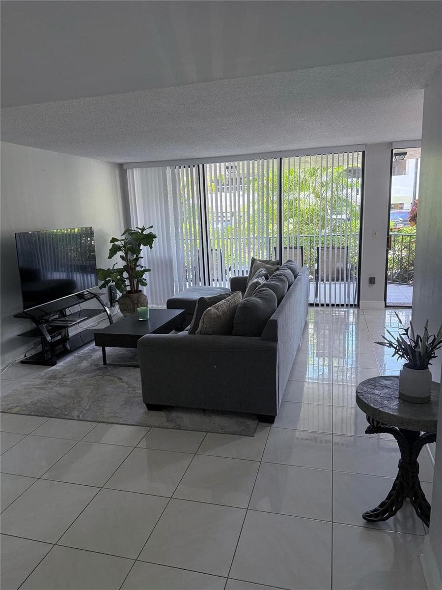 859 JEFFERY Street 1040 photo 10