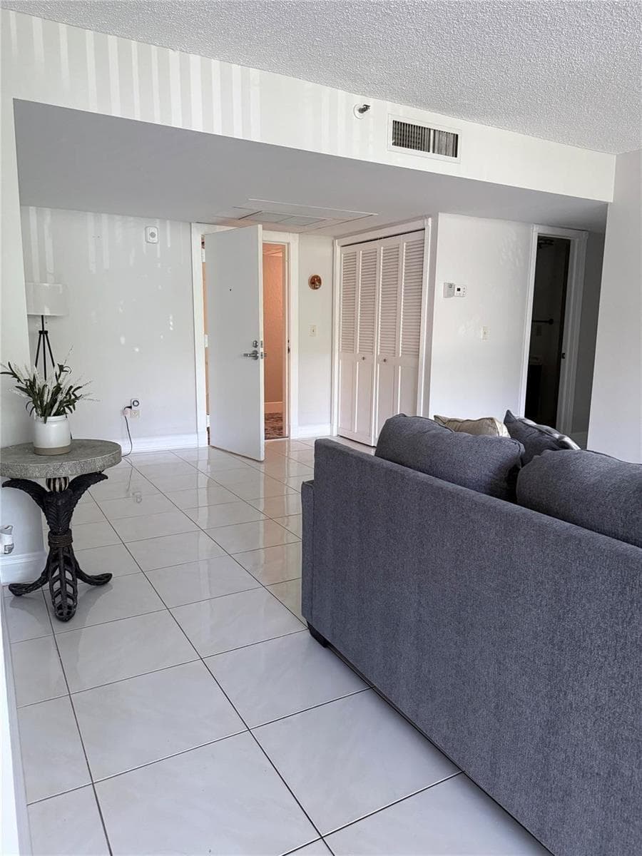 859 JEFFERY Street 1040 photo 15