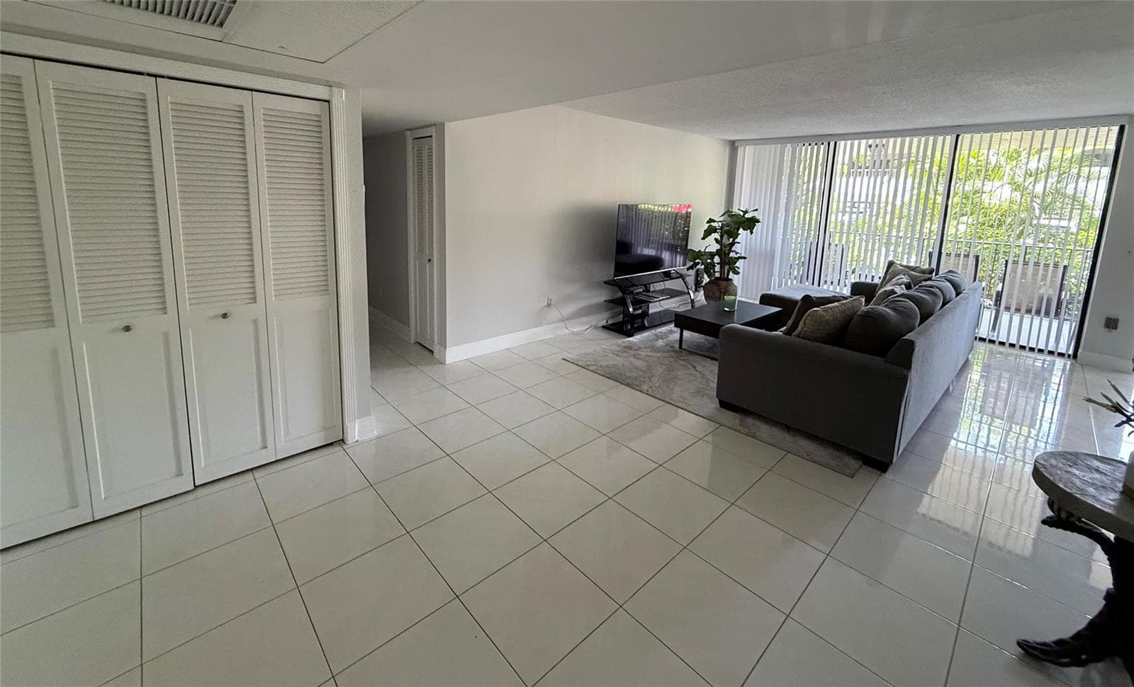 859 JEFFERY Street 1040 photo 11