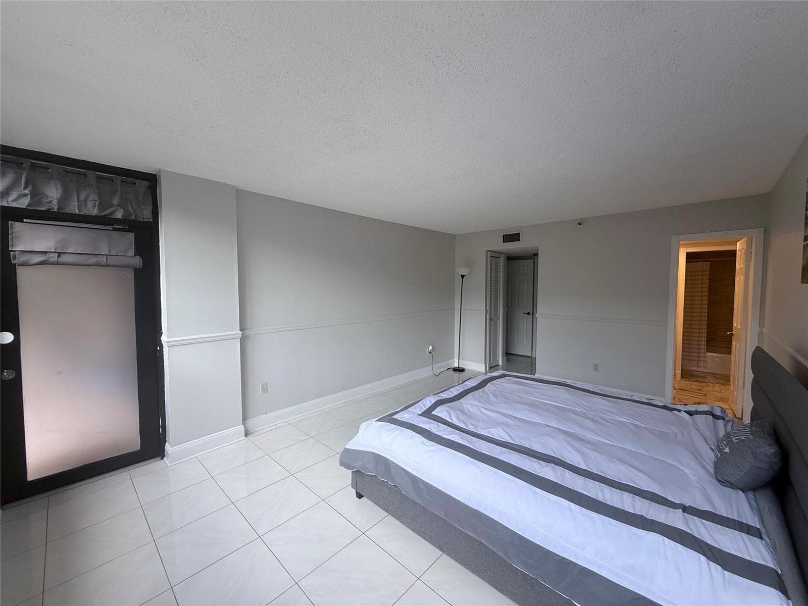 859 JEFFERY Street 1040 photo 19