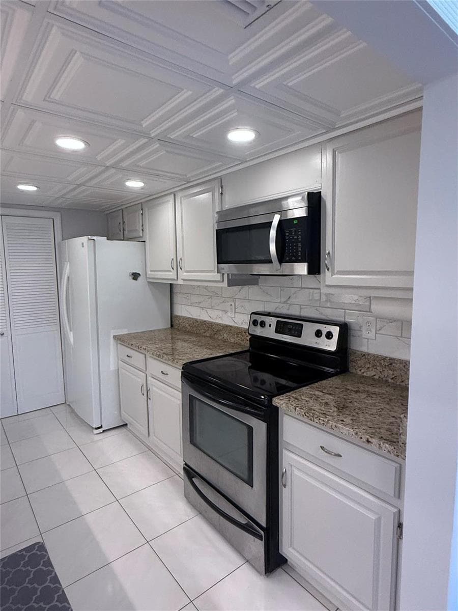 859 JEFFERY Street 1040 photo 4