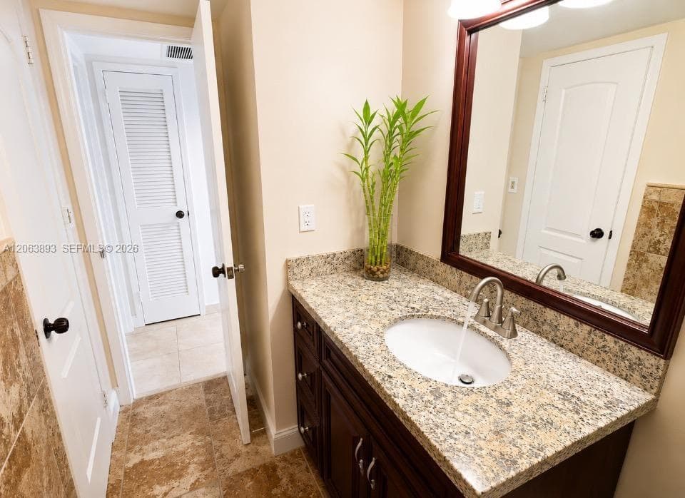 2030 S Ocean Dr 521 photo 21