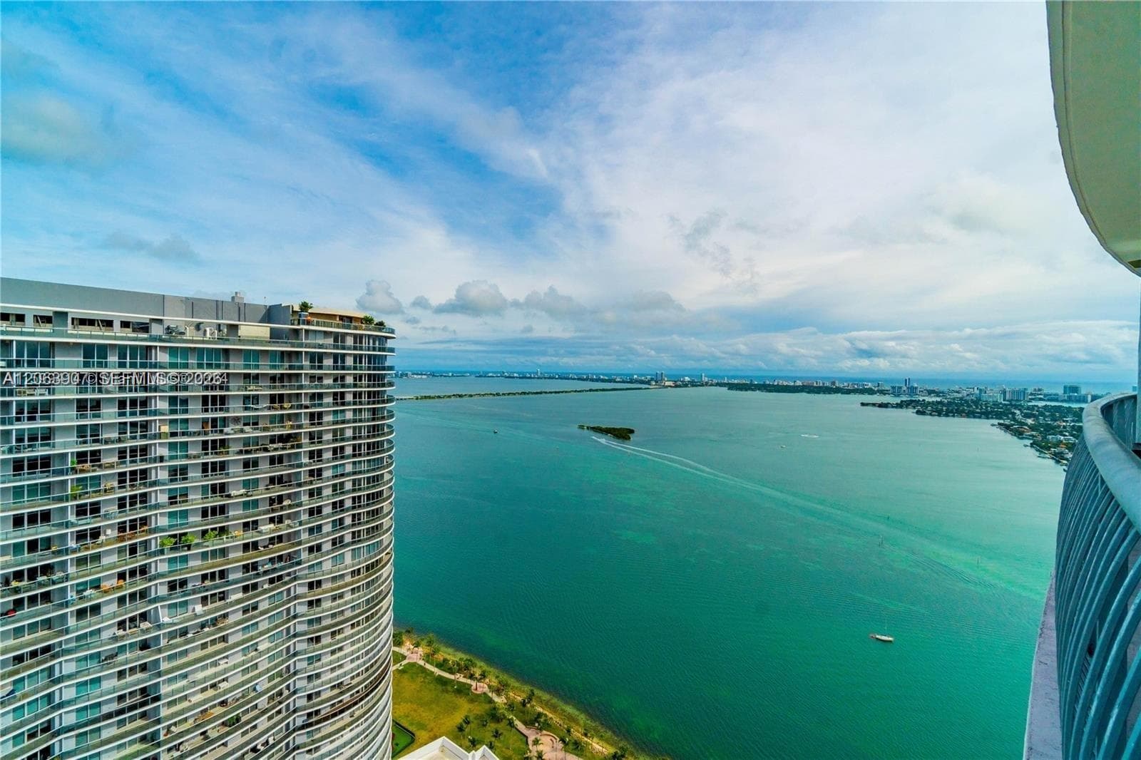 1750 N Bayshore Dr 5505 photo 1
