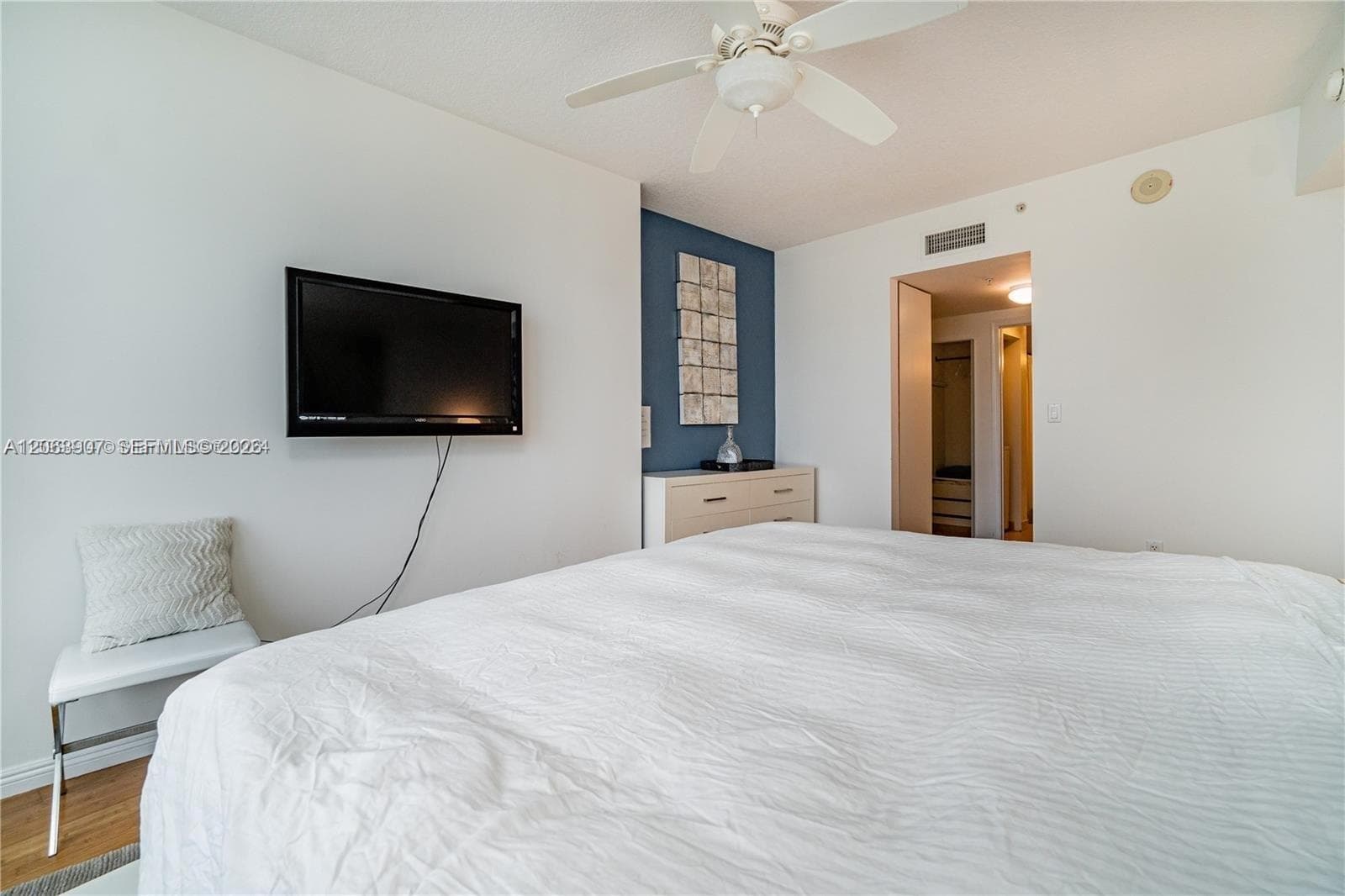 1750 N Bayshore Dr 5505 photo 18