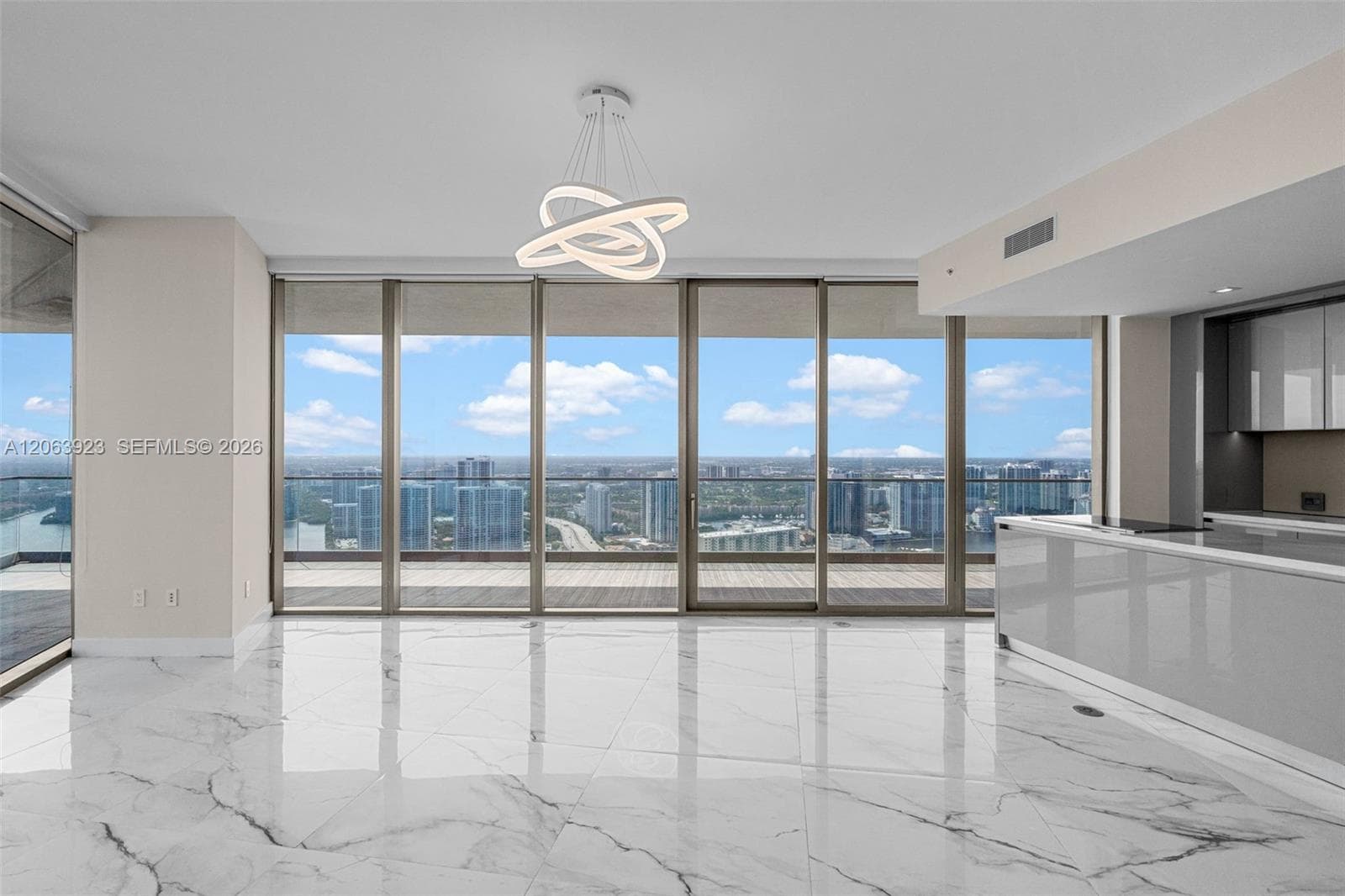 18975 Collins Ave 3605 photo 2