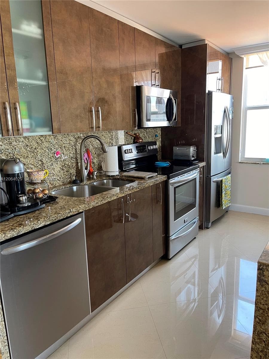 1865 S Ocean Dr 3L photo 4