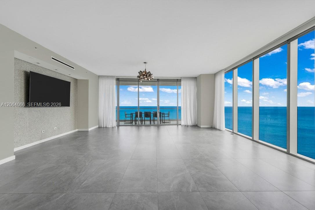 18501 Collins Ave 1804 photo 3