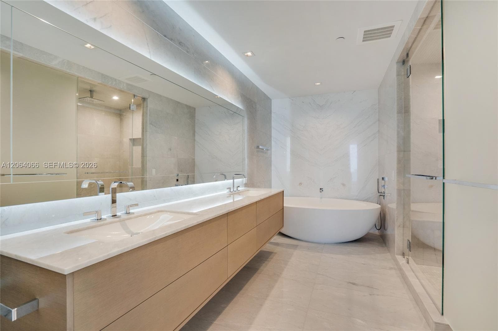 18501 Collins Ave 1804 photo 9