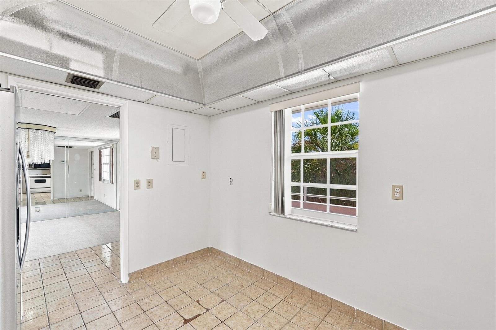 555 Oaks Lane 303 photo 16