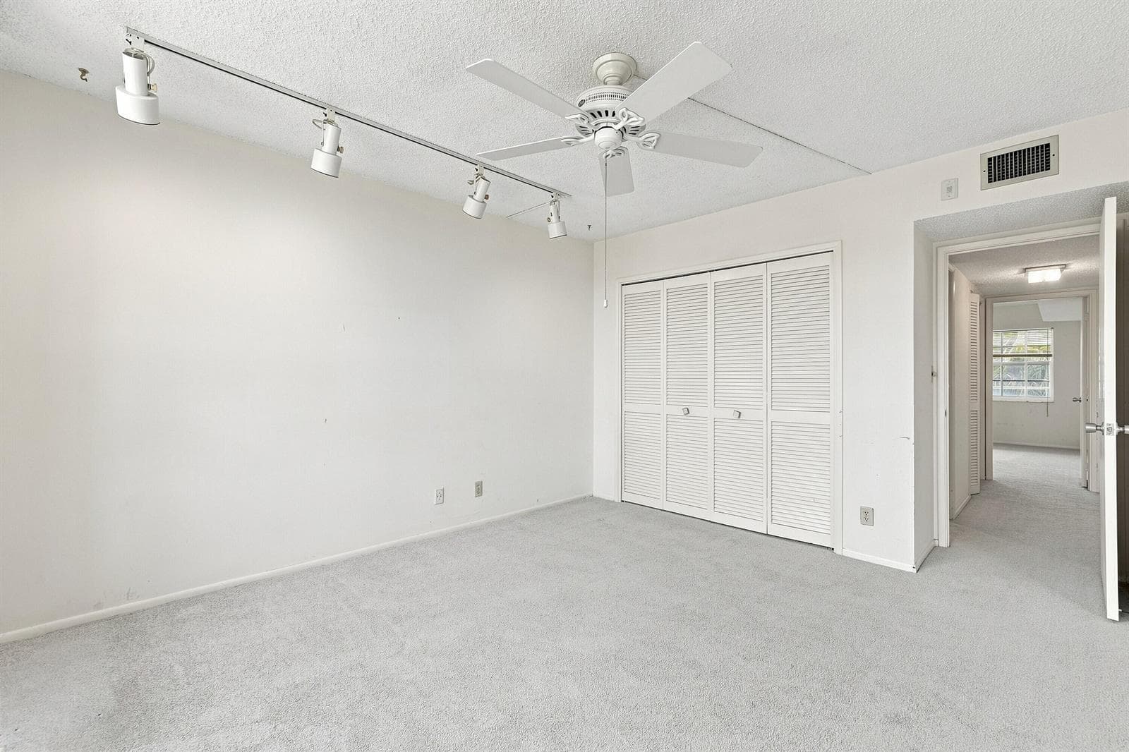 555 Oaks Lane 303 photo 22