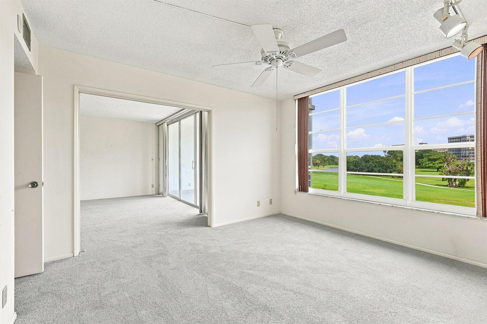 555 Oaks Lane 303 photo 21
