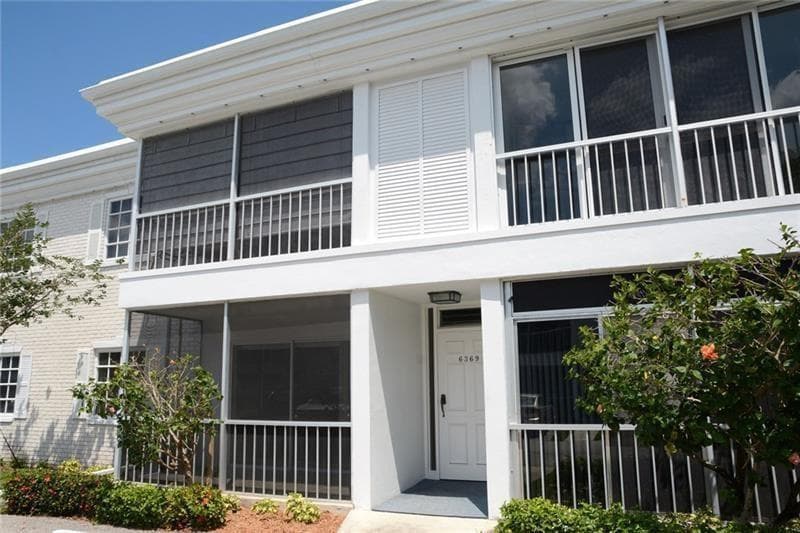 6499 BAY CLUB Drive 2 photo 2