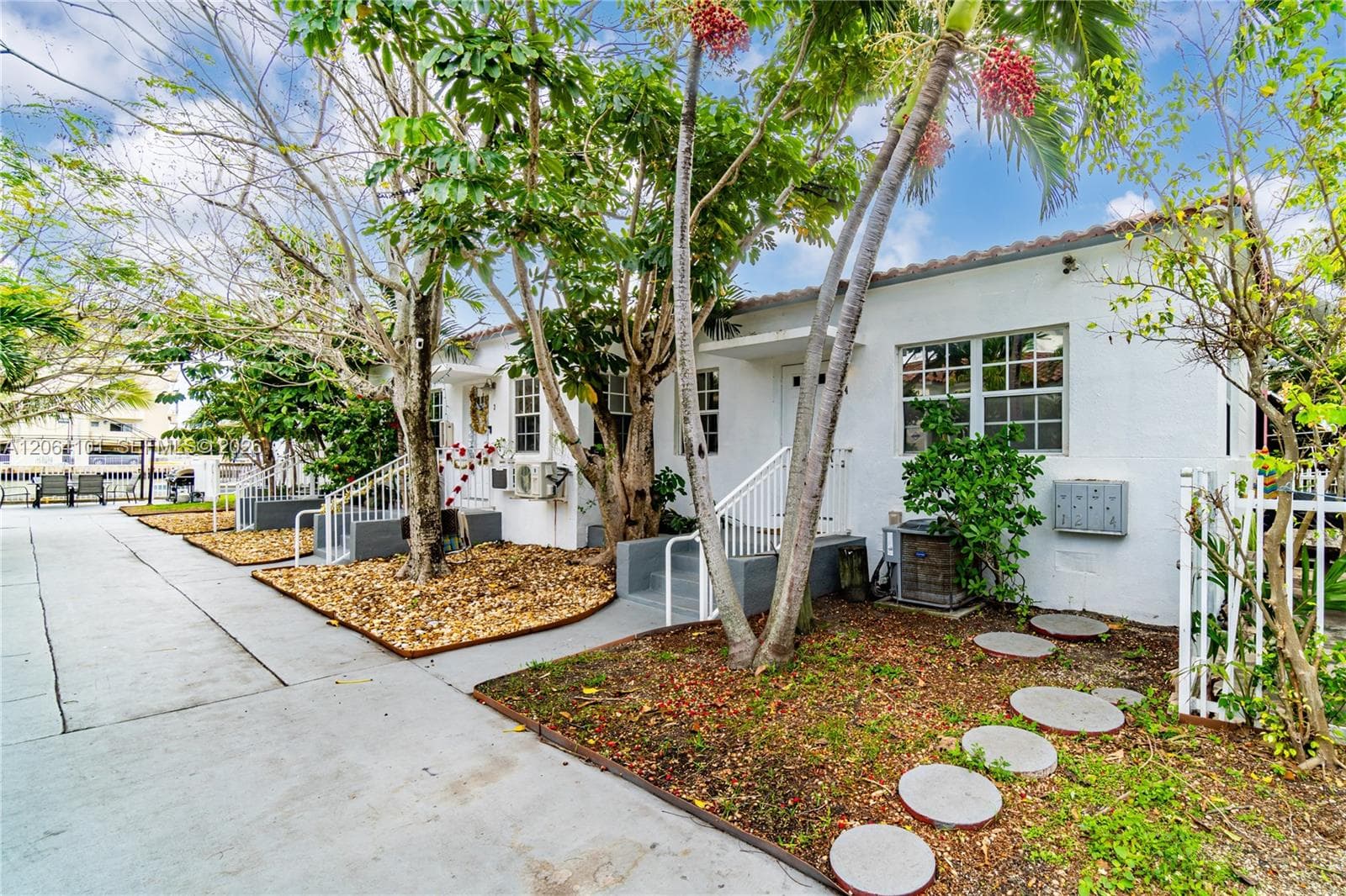8335 E Crespi Blvd 4 photo 2
