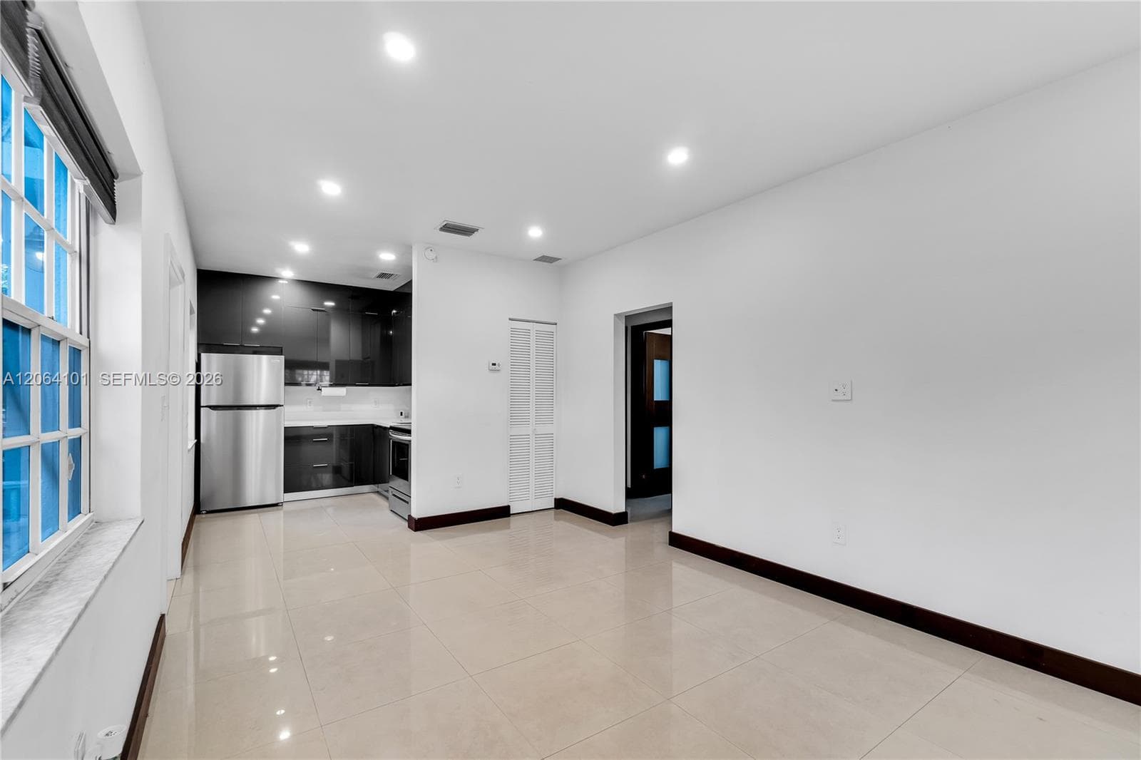 8335 E Crespi Blvd 4 photo 4