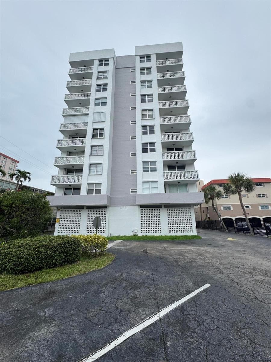 3113 S OCEAN Drive 209 photo 2