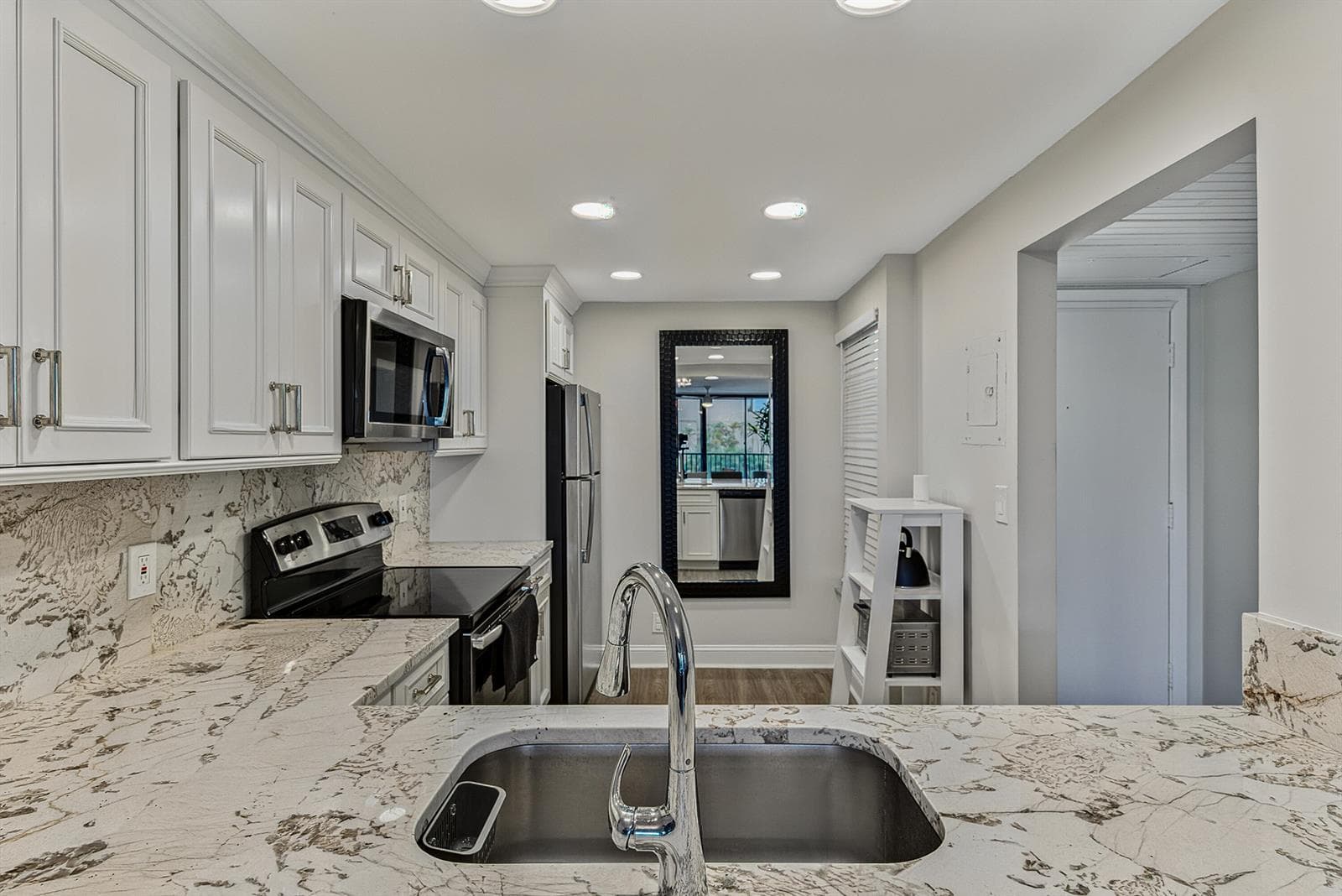 4 ROYAL PALM Way 3020 photo 6