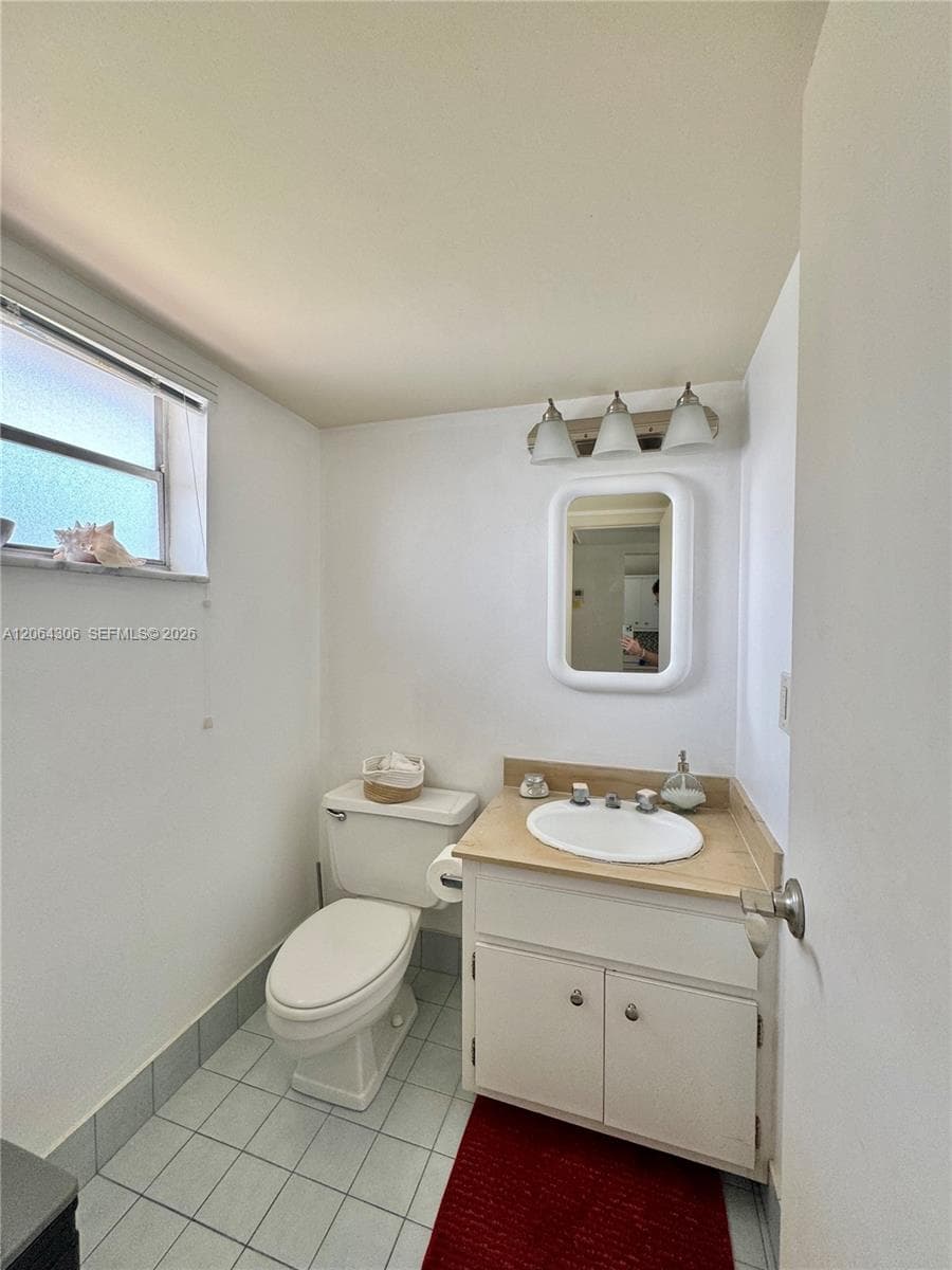 100 EDGEWATER DR 305 photo 12