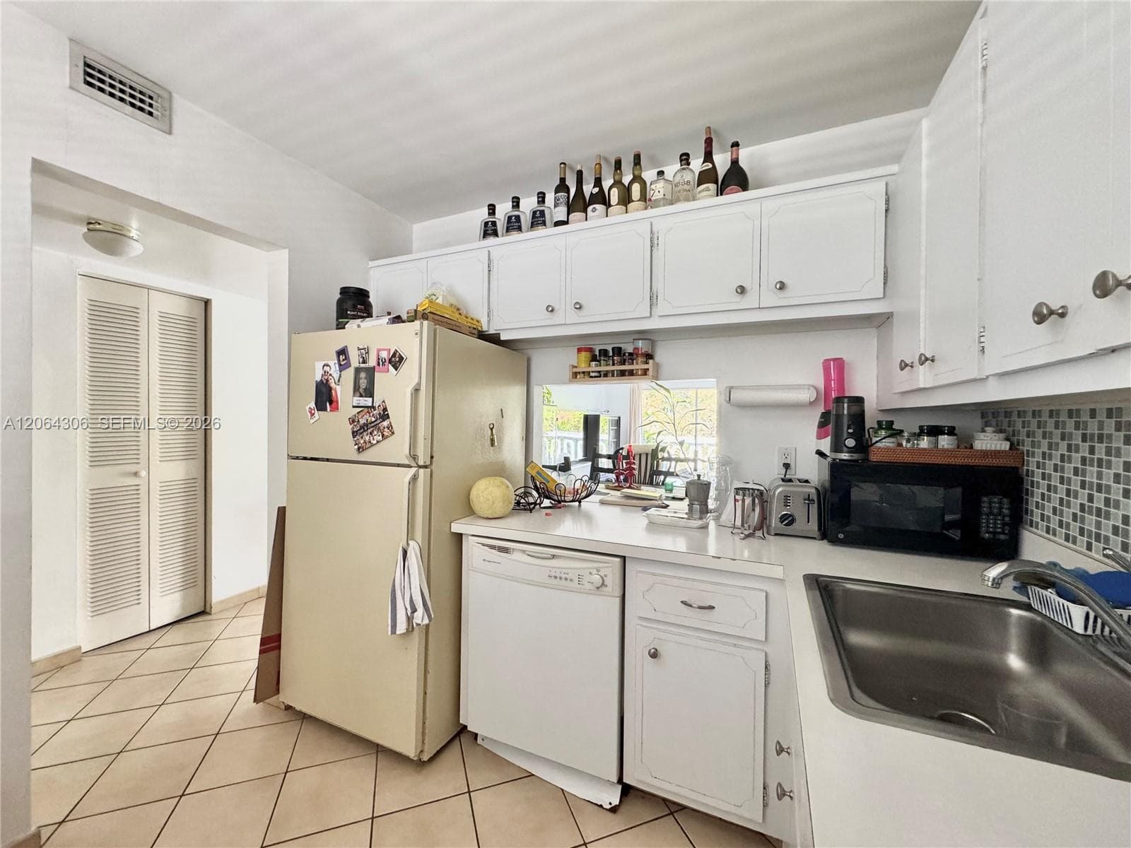 100 EDGEWATER DR 305 photo 7