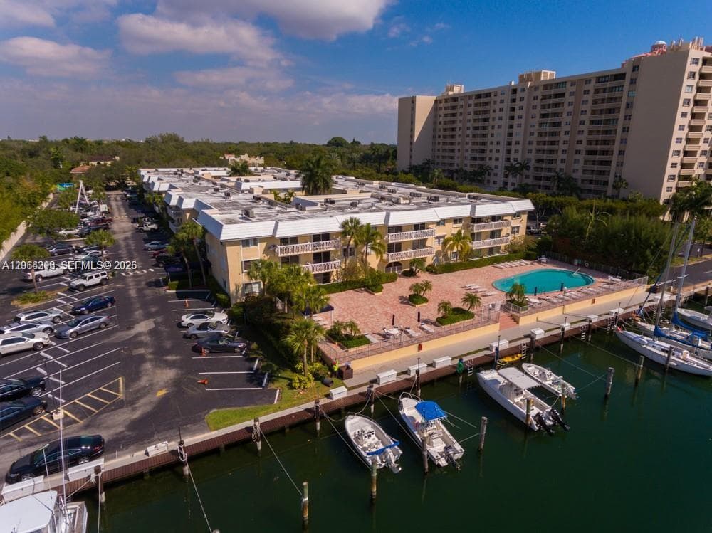 100 EDGEWATER DR 305 photo 18