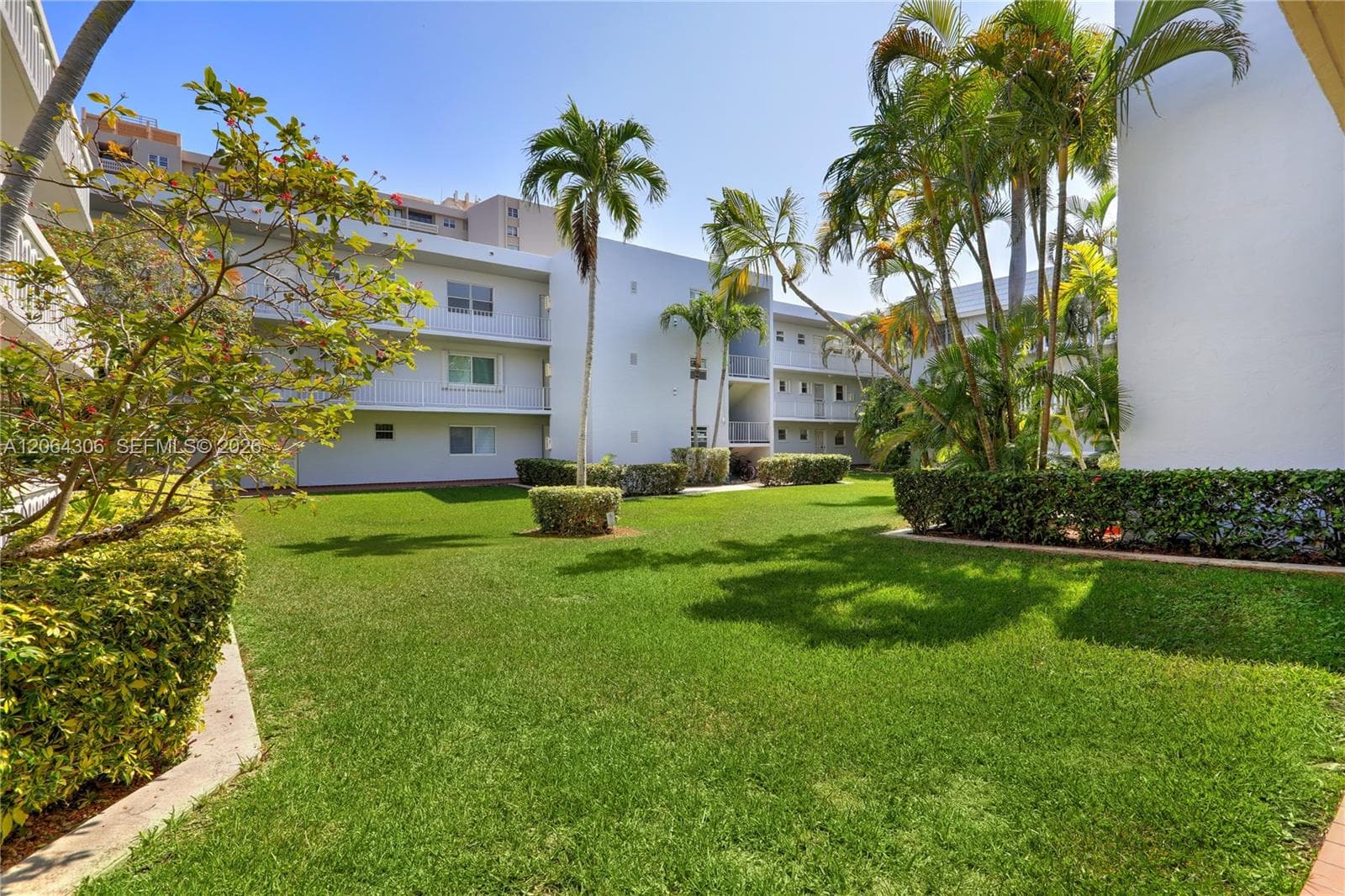 100 EDGEWATER DR 305 photo 15