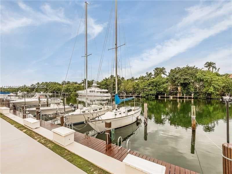 100 EDGEWATER DR 305 photo 19