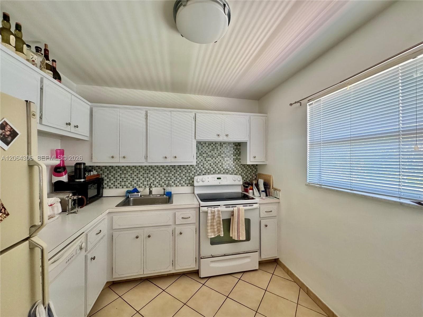 100 EDGEWATER DR 305 photo 8