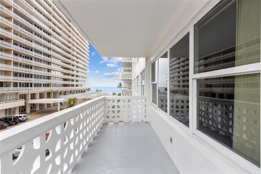 4010 Galt Ocean Drive Apt 312 photo 2