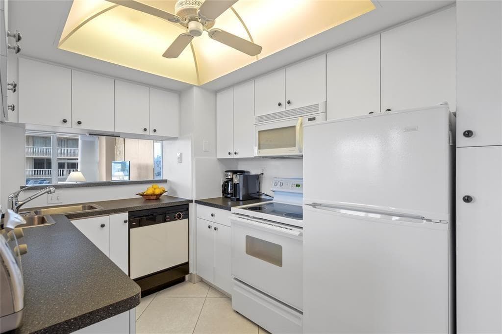 4010 Galt Ocean Drive Apt 312 photo 4