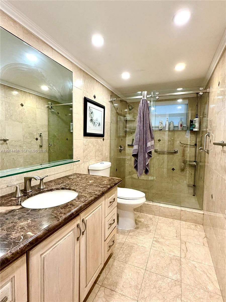 3750 NE 169th St 311 photo 3