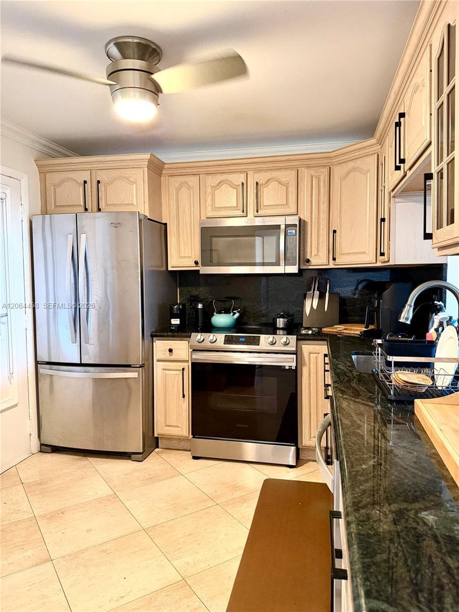 3750 NE 169th St 311 photo 4