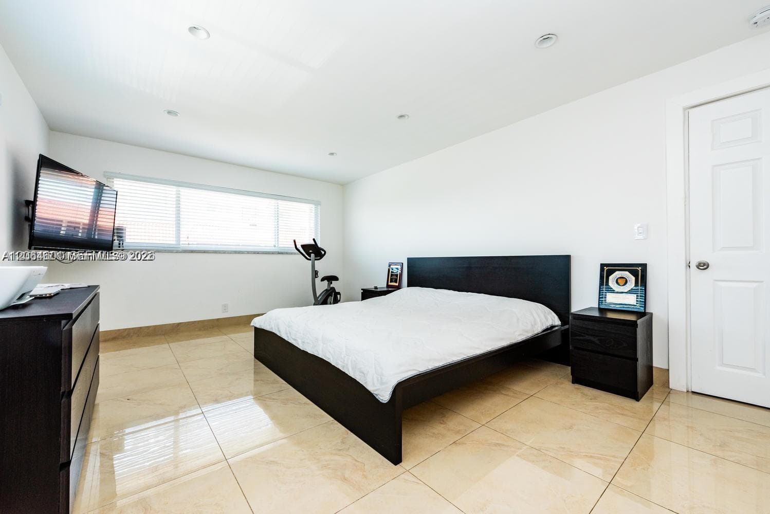 2081 S Ocean Dr 411 photo 13