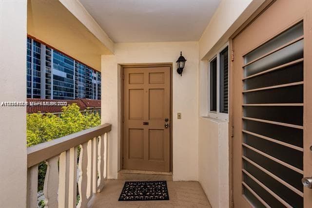 2081 S Ocean Dr 411 photo 3