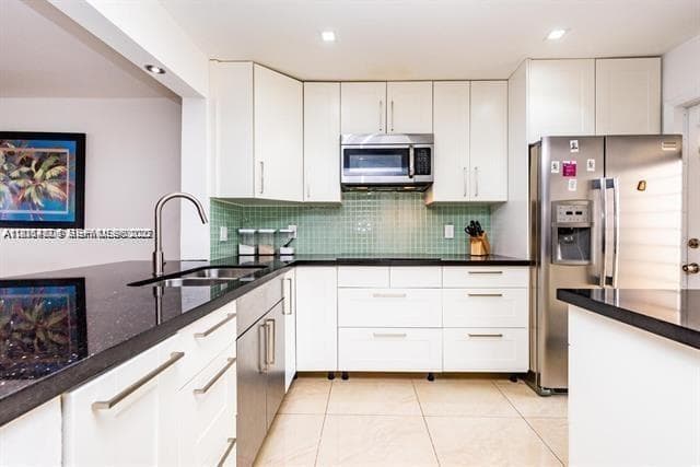 2081 S Ocean Dr 411 photo 1