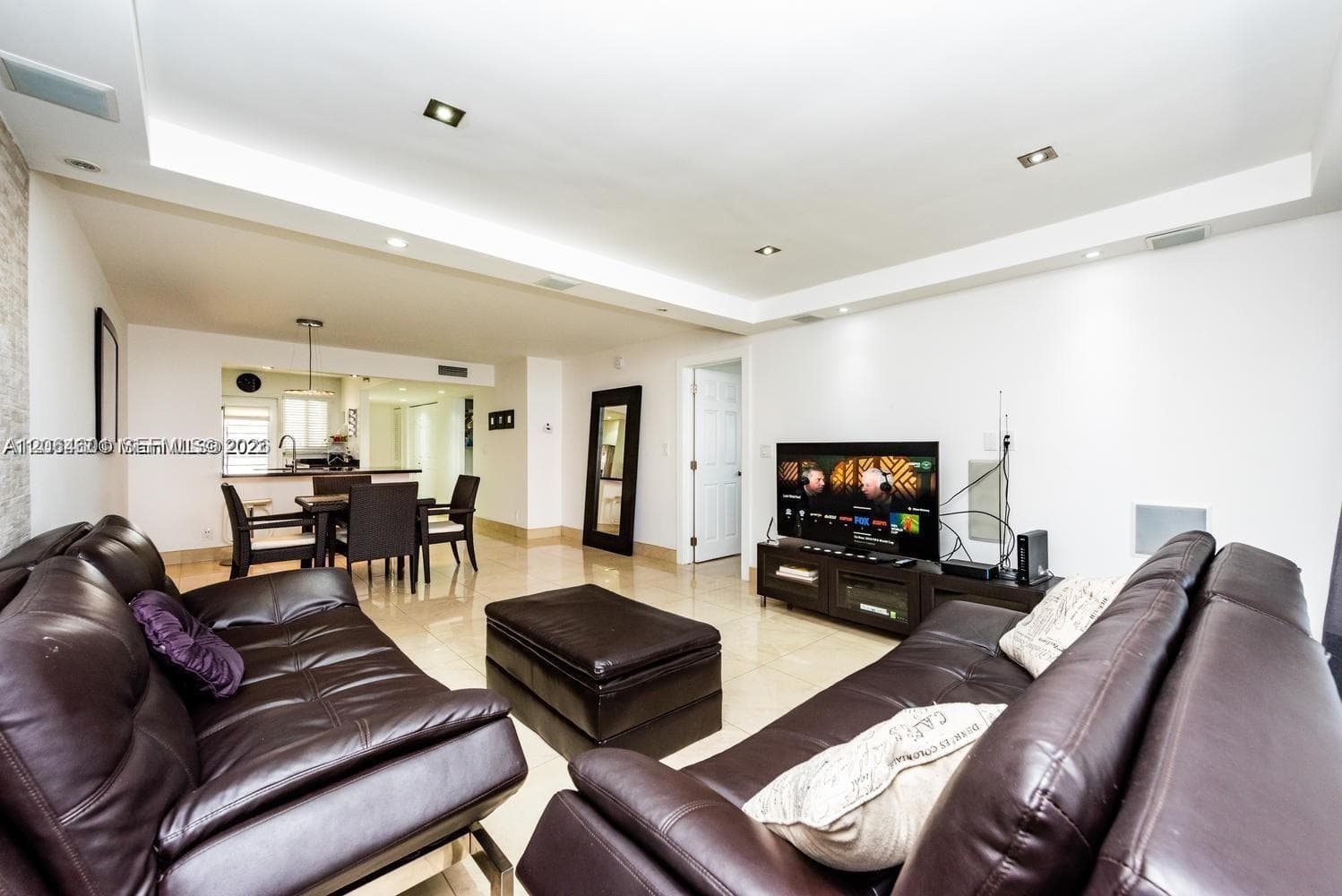 2081 S Ocean Dr 411 photo 9