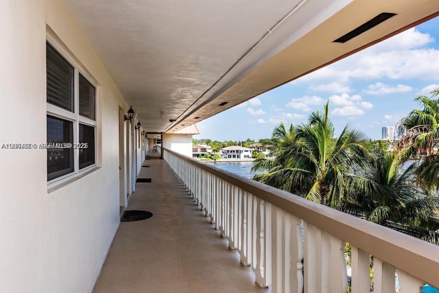 2081 S Ocean Dr 411 photo 4