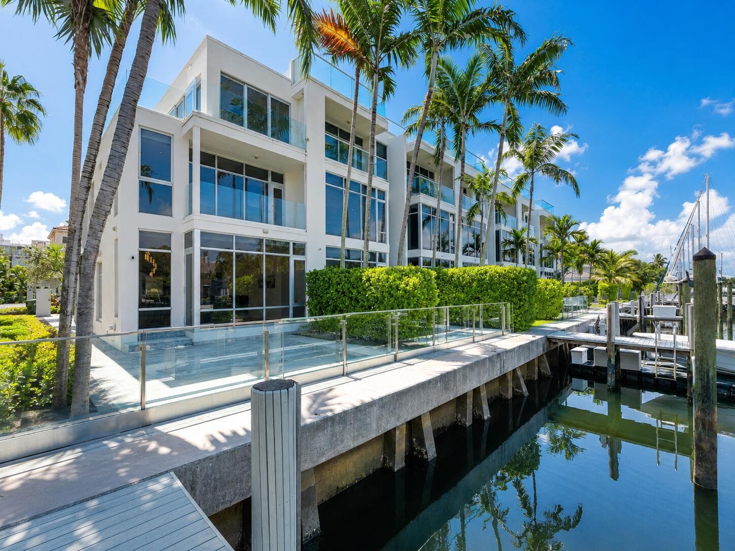 215 Hendricks Isle photo 1