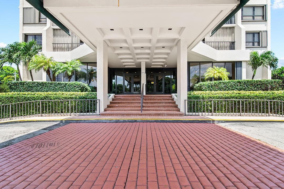 5600 N Flagler Drive 2202 photo 1
