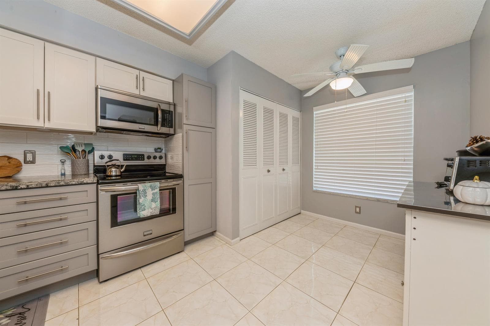 14527 BONAIRE Boulevard 303 photo 9