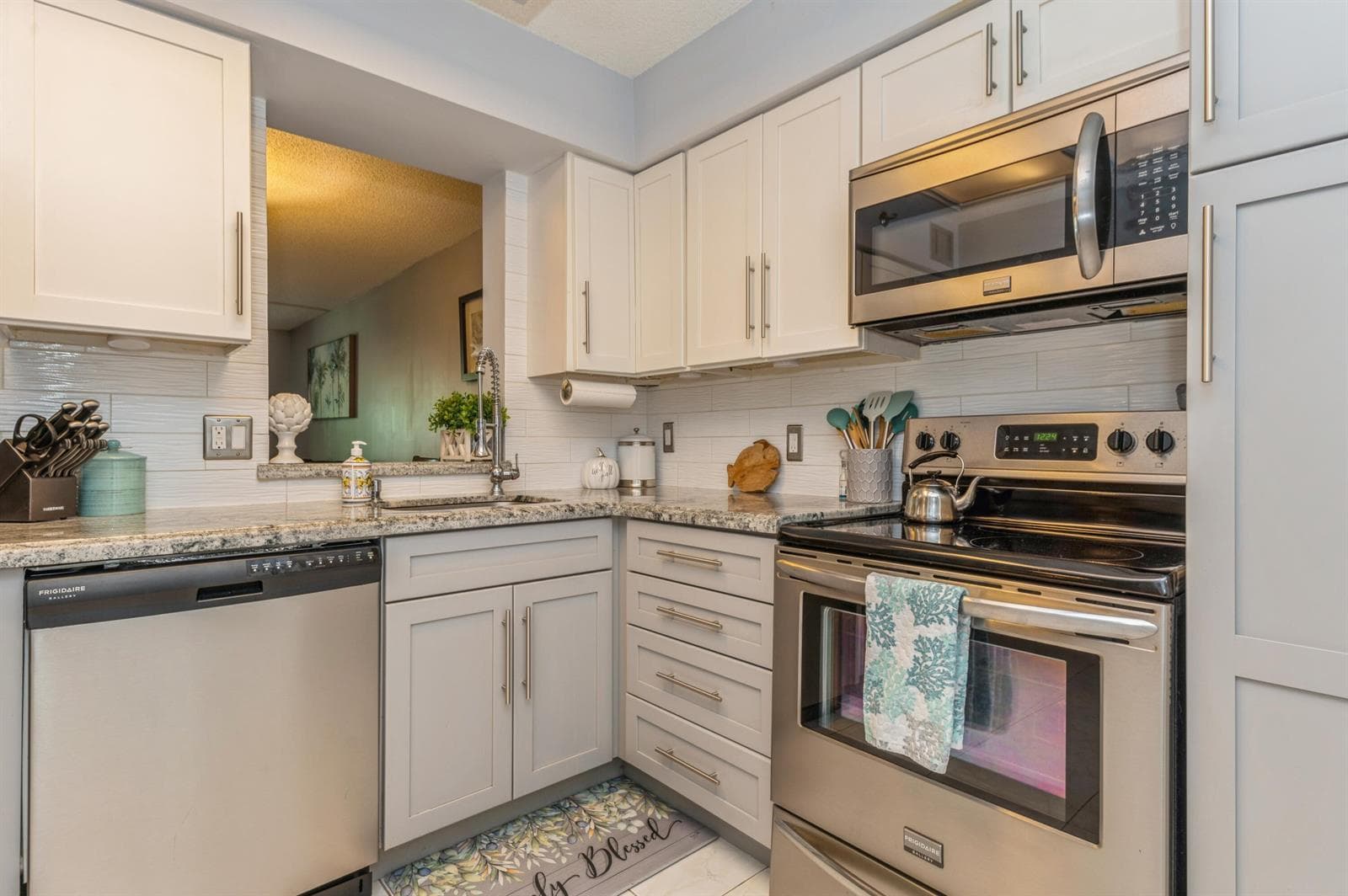 14527 BONAIRE Boulevard 303 photo 11