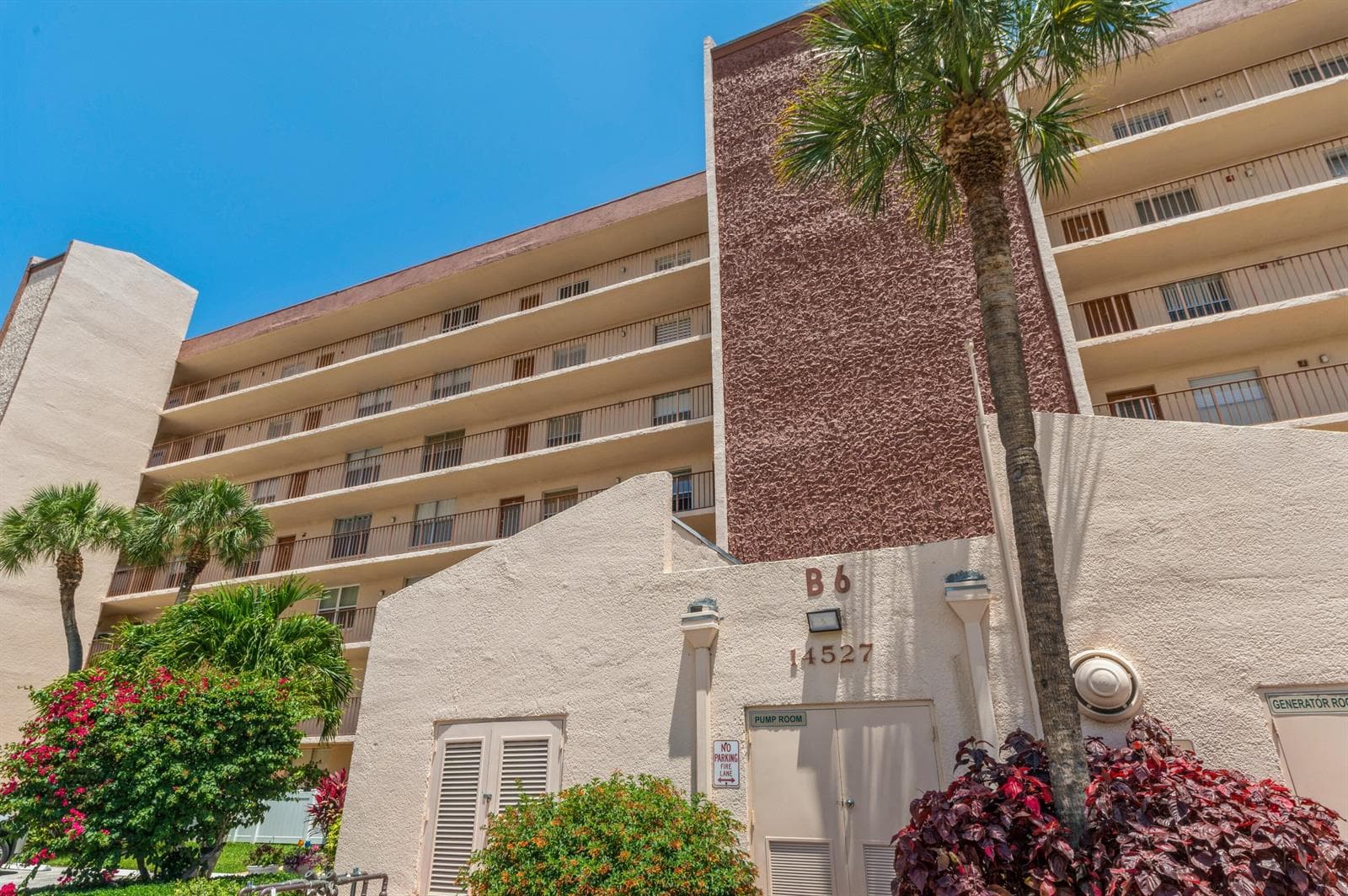 14527 BONAIRE Boulevard 303 photo 21