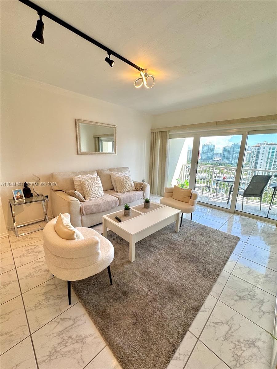 300 Bayview Dr 1603 photo 1