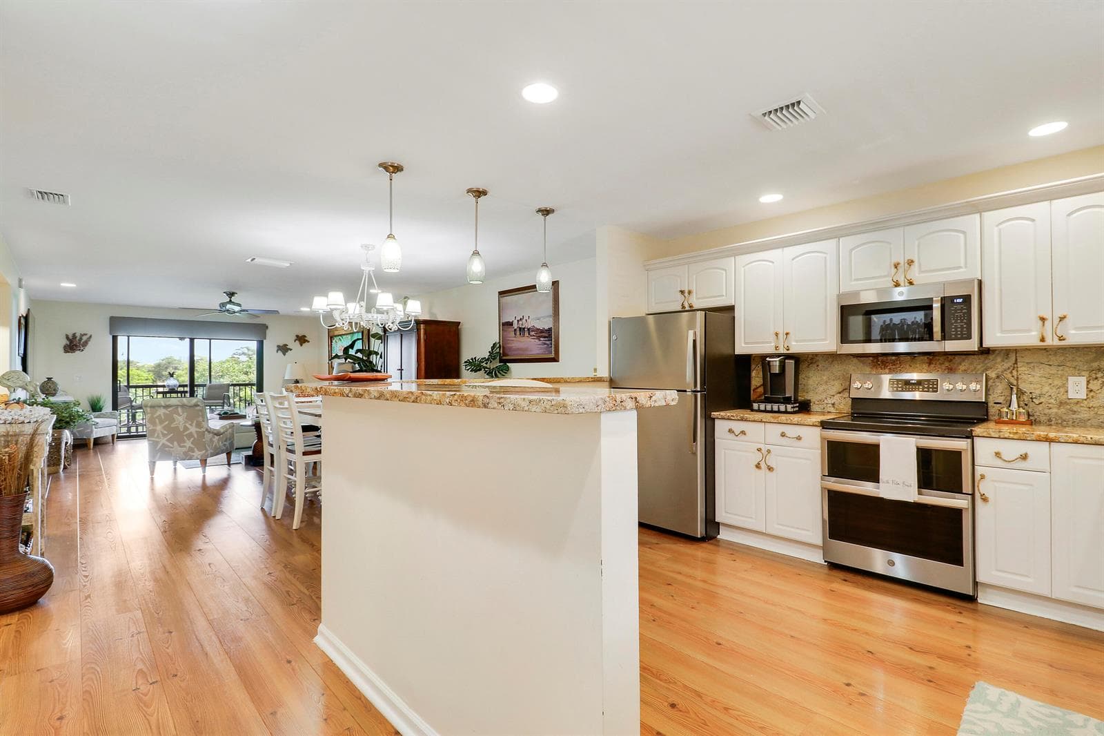 711 Hummingbird Way 201 photo 22