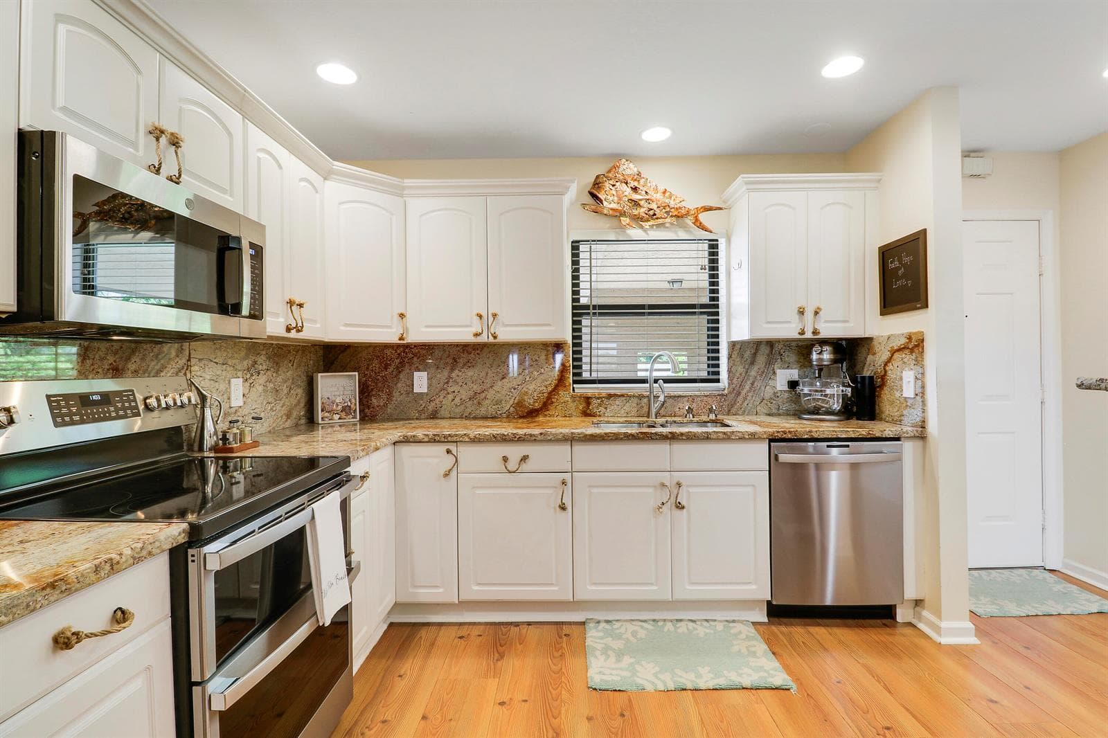 711 Hummingbird Way 201 photo 19