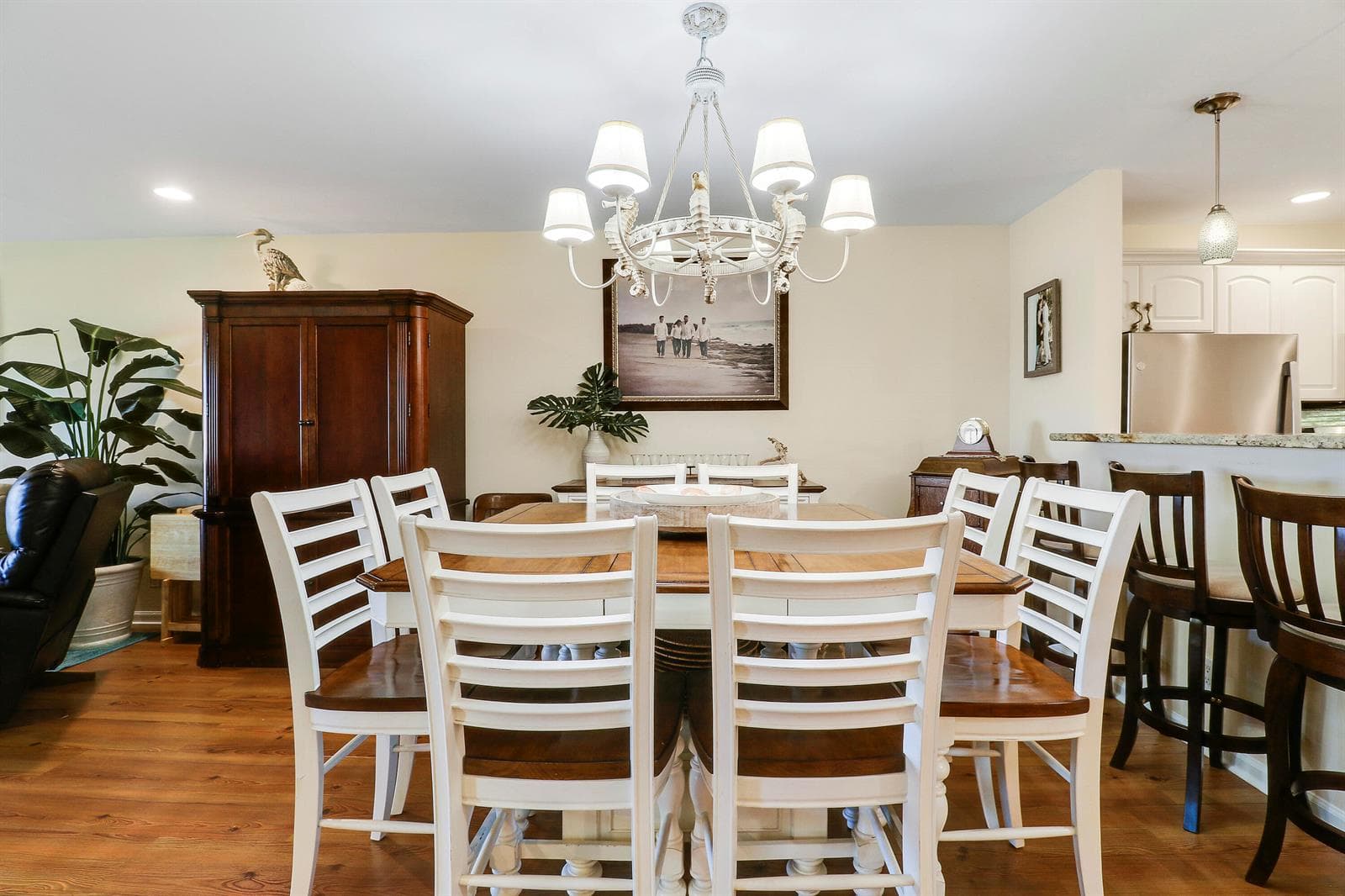 711 Hummingbird Way 201 photo 25