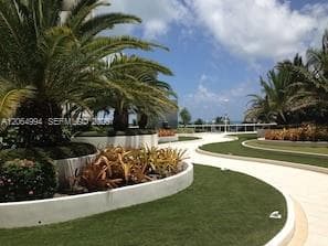 100 Lincoln Rd 1541 photo 12