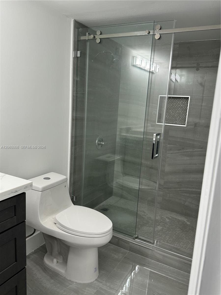 800 Parkview Dr 502 photo 20
